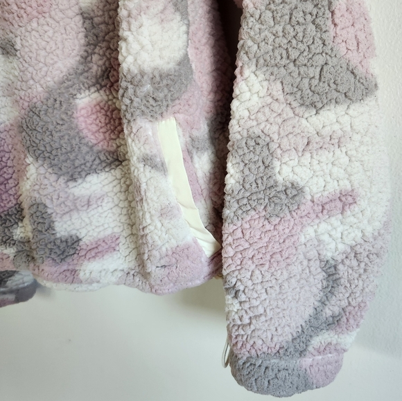 Hollister Pink Camo Sherpa Hoodie Jacket Size SM - Picture 4 of 8